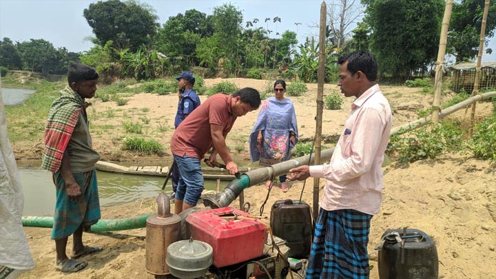 লাখ টাকা জরিমানা সাংবাদিকের অবৈধ বালু মহলে অভিযান